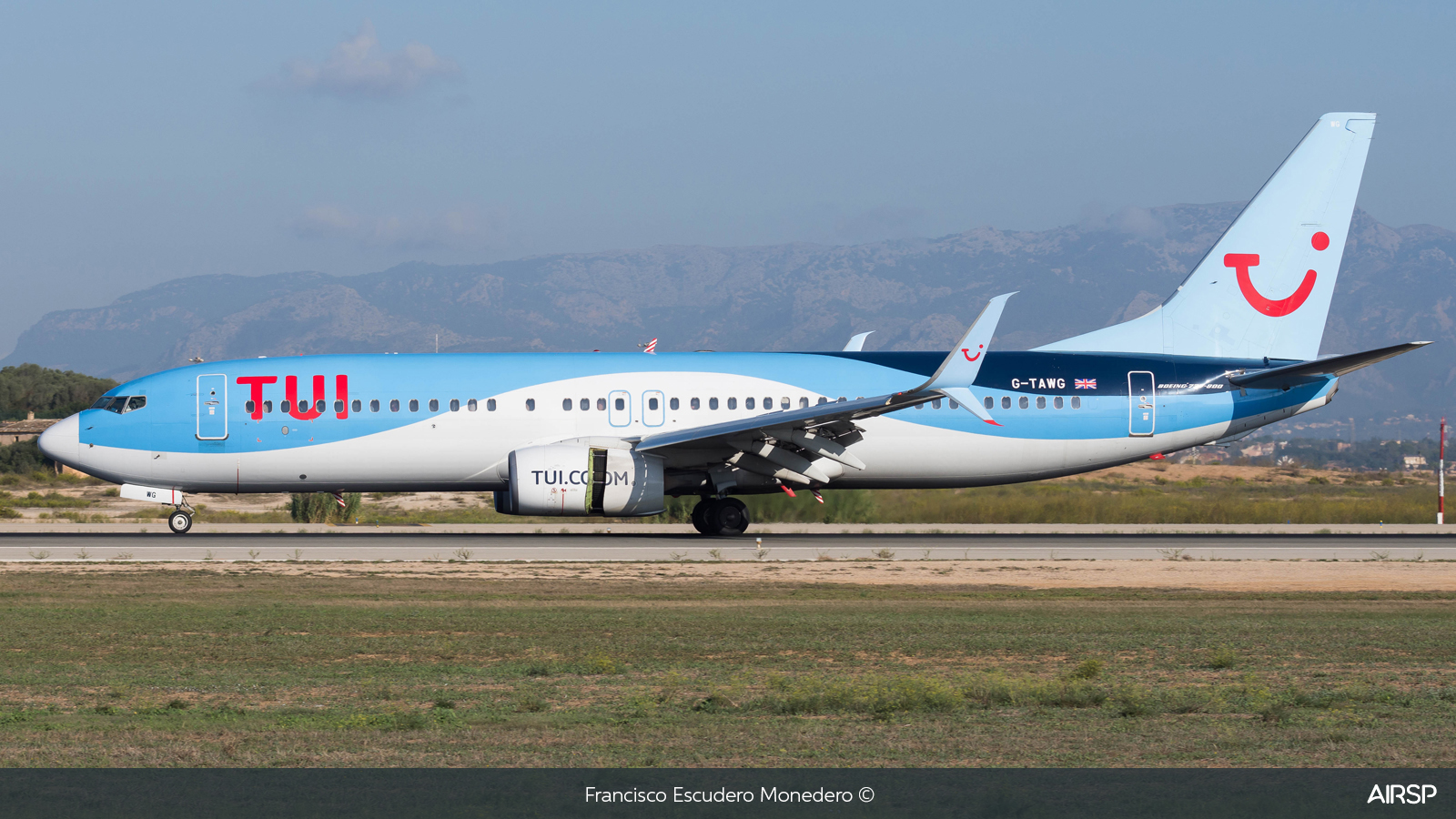 Tui Airways  Boeing 737-800  G-TAWG