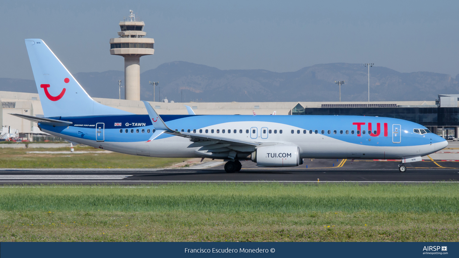 Tui Airways  Boeing 737-800  G-TAWN