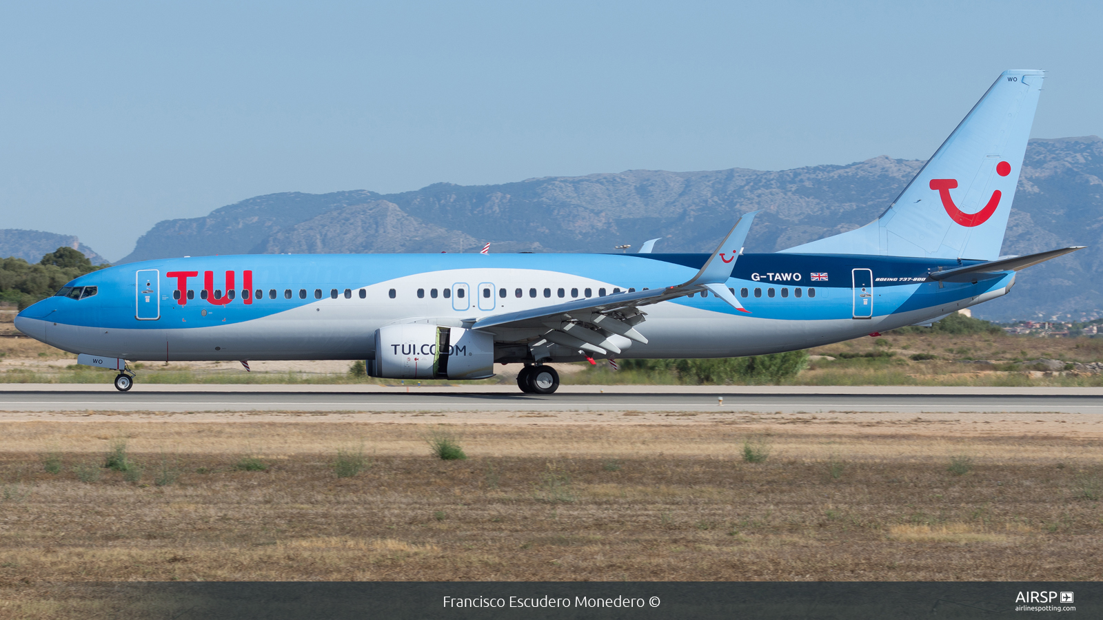 Tui Airways  Boeing 737-800  G-TAWO