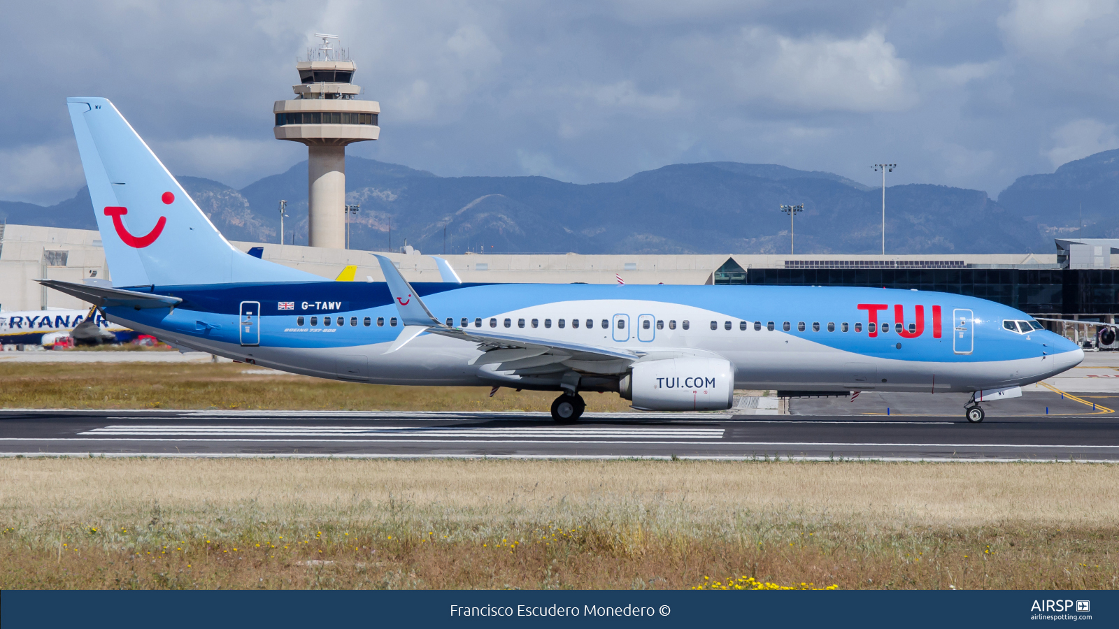 Tui Airways  Boeing 737-800  G-TAWV