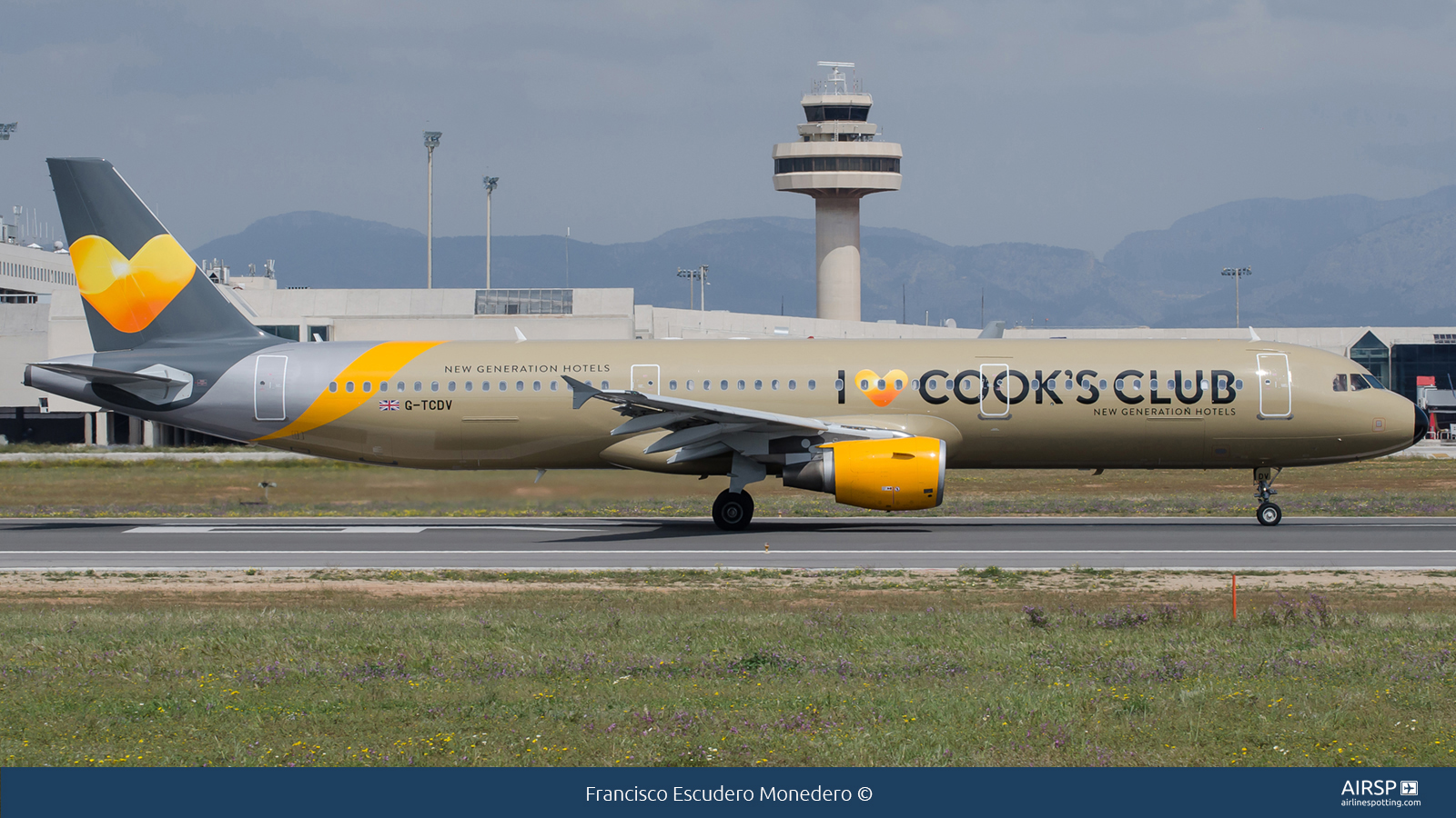 Thomas Cook Airlines  Airbus A321  G-TCDV