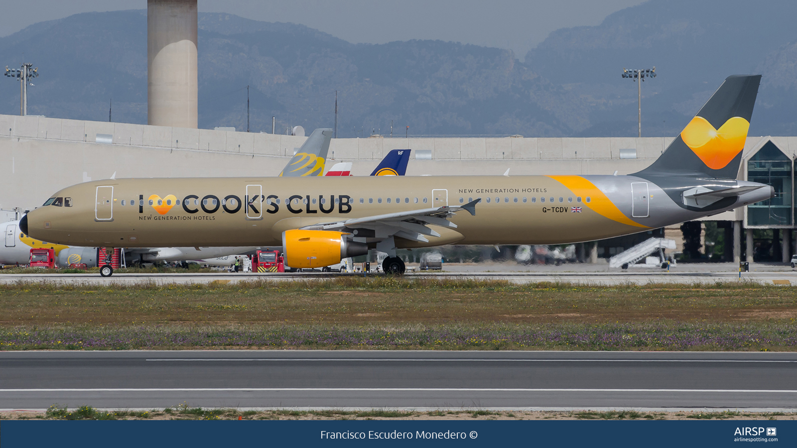 Thomas Cook Airlines  Airbus A321  G-TCDV