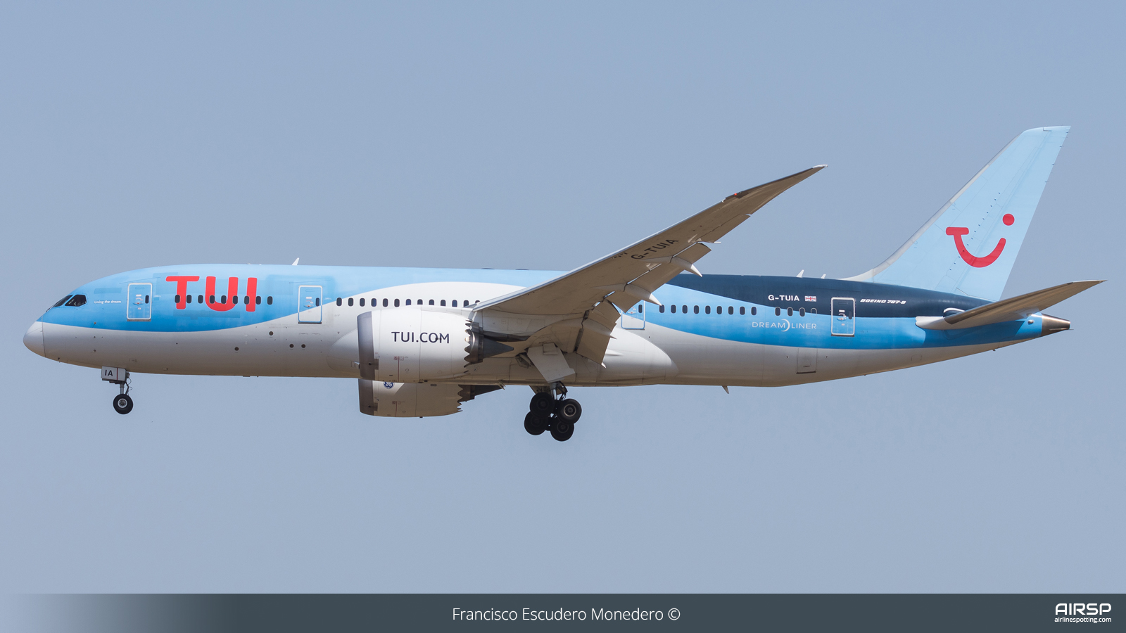 Tui Airways  Boeing 787-8  G-TUIA