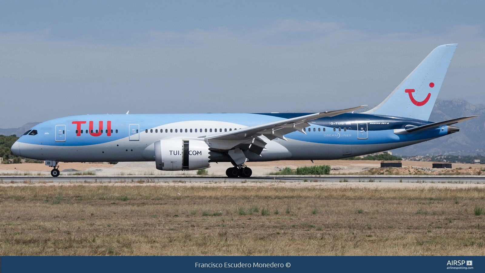 Tui Airways  Boeing 787-8  G-TUIB