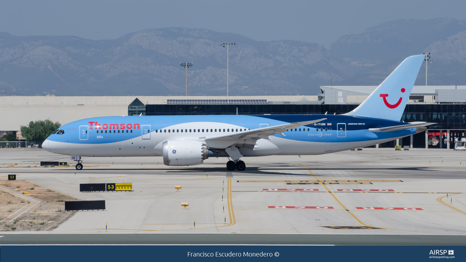 Thomson Airways  Boeing 787-8  G-TUIB