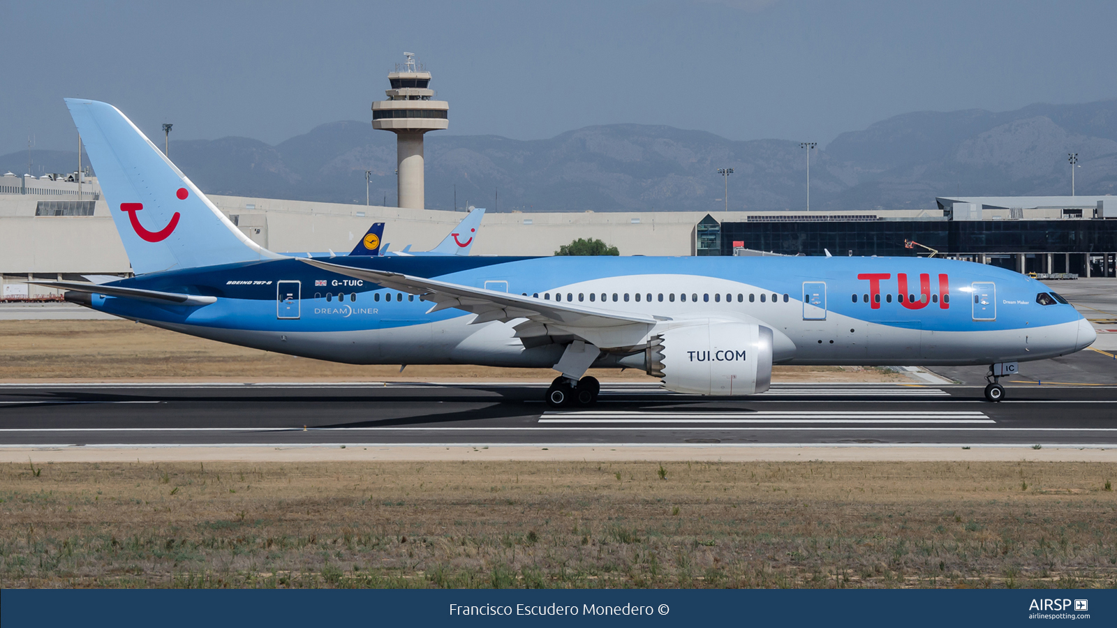 Tui Airways  Boeing 787-8  G-TUIC