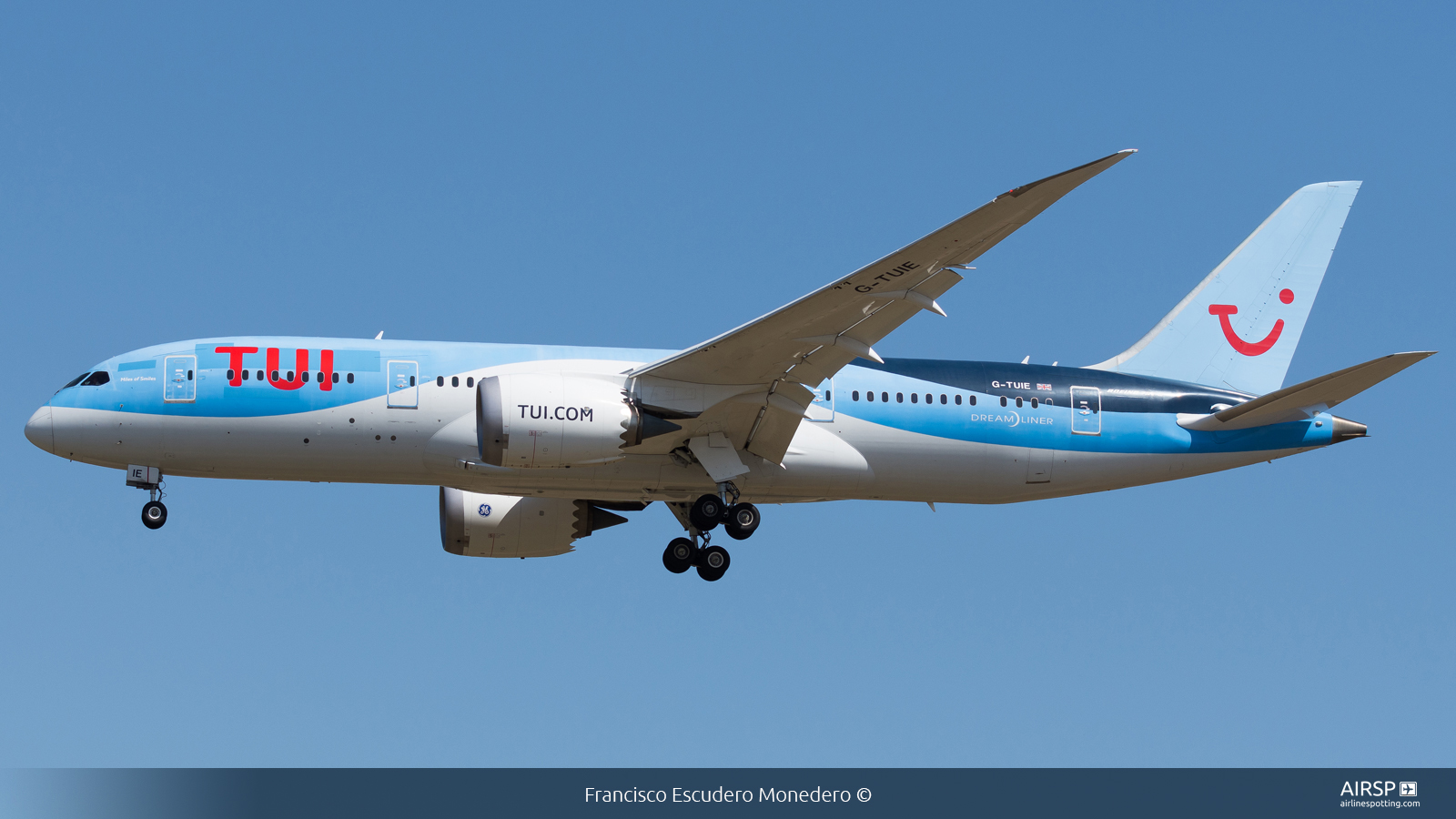 Tui Airways  Boeing 787-8  G-TUIE
