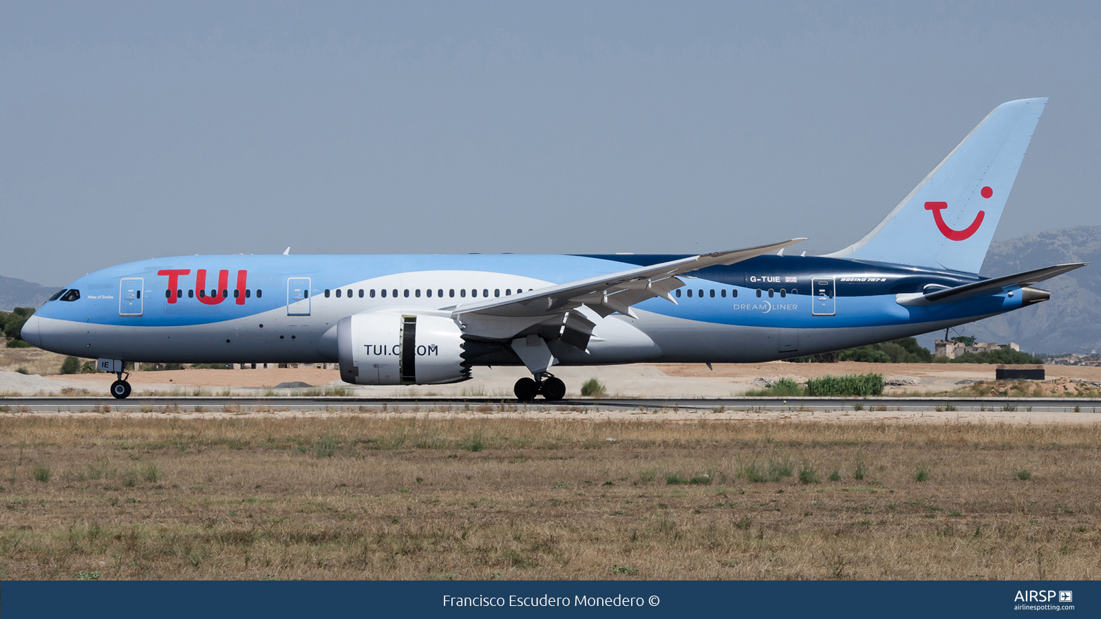 Tui Airways  Boeing 787-8  G-TUIE