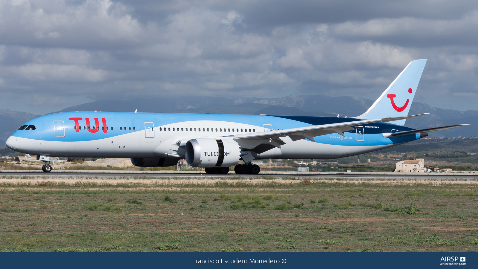 Tui Airways  Boeing 787-9  G-TUIK