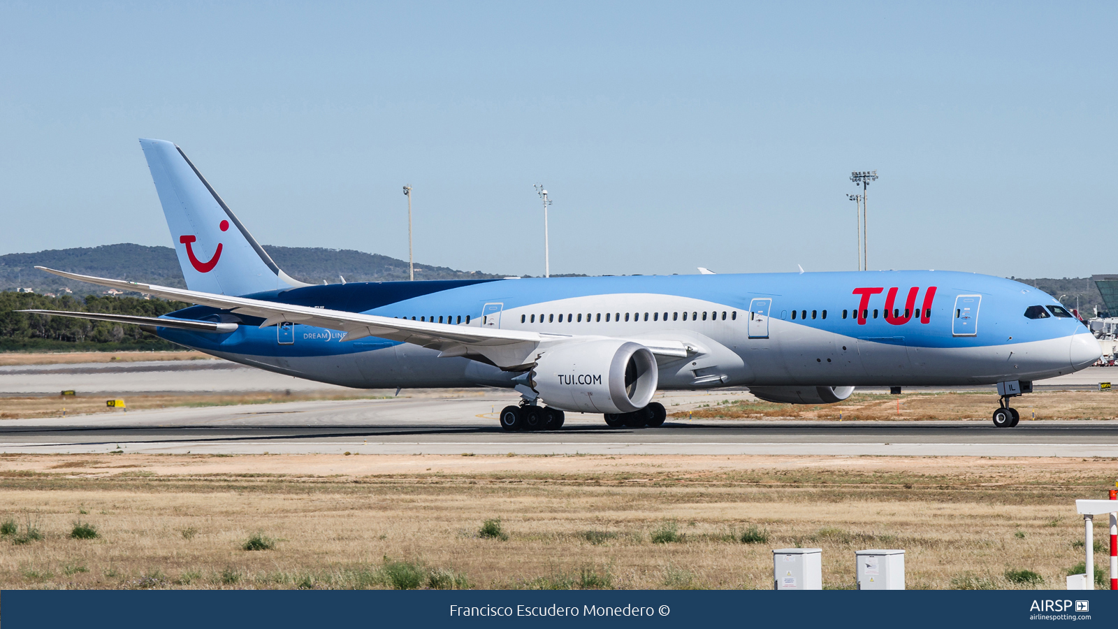 Tui Airways  Boeing 787-9  G-TUIL