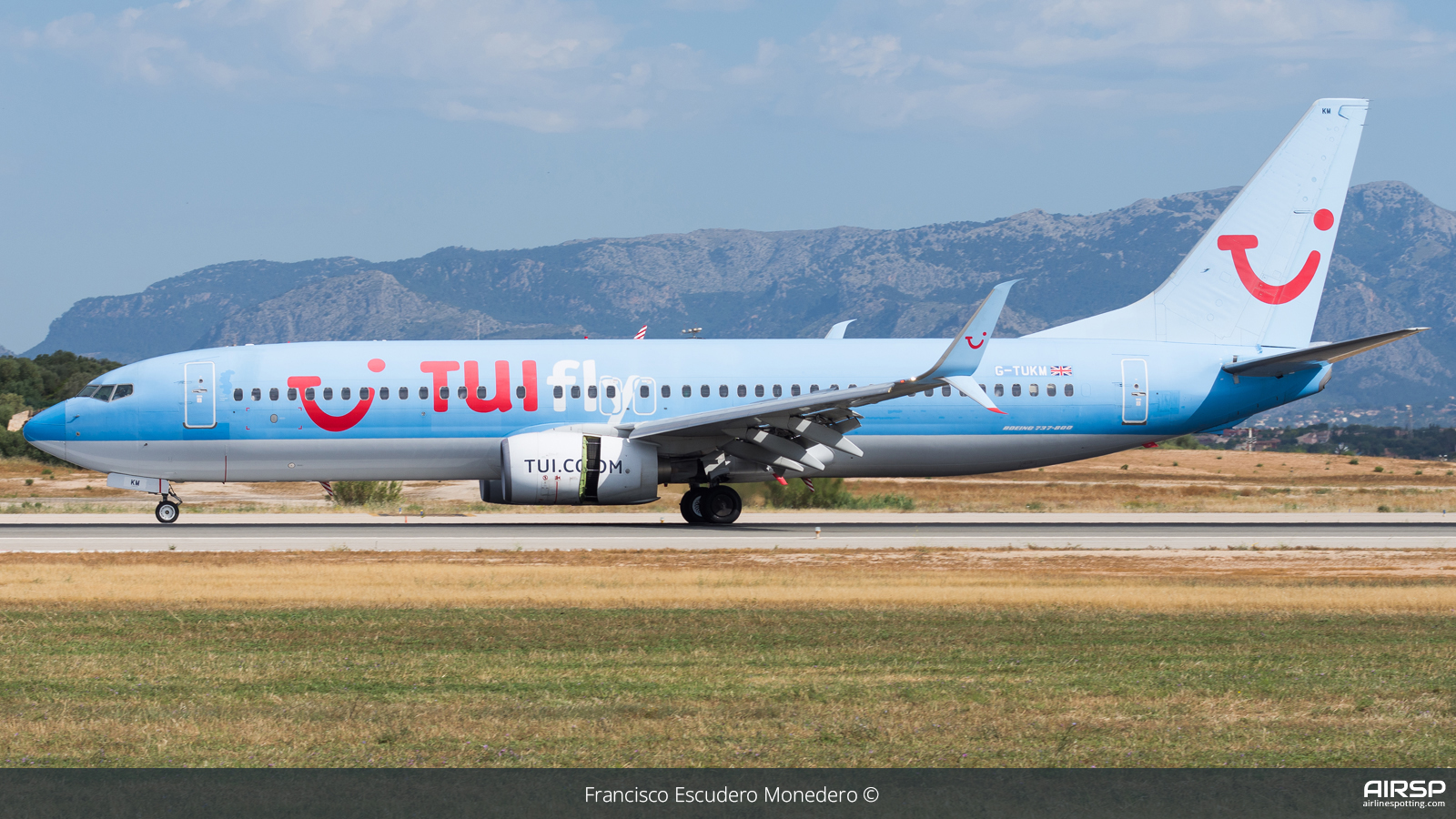 Tui Airways  Boeing 737-800  G-TUKM