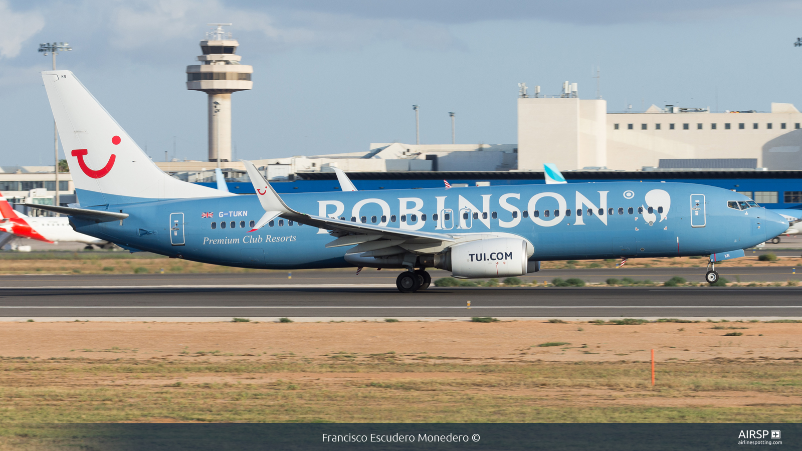 Tui Airways  Boeing 737-800  G-TUKN