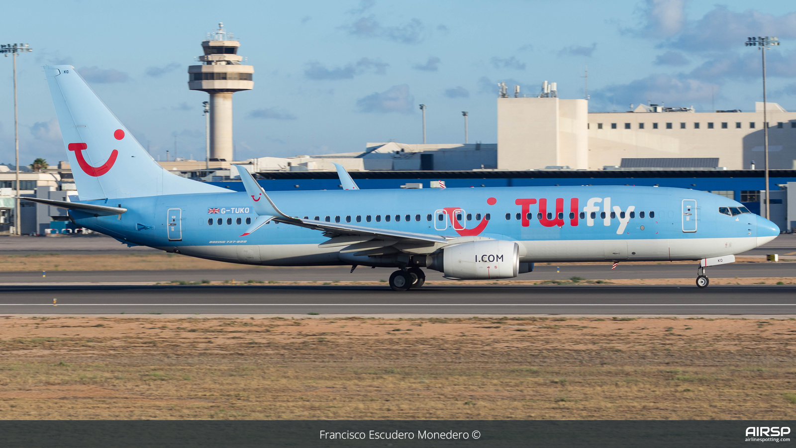 Tui Airways  Boeing 737-800  G-TUKO