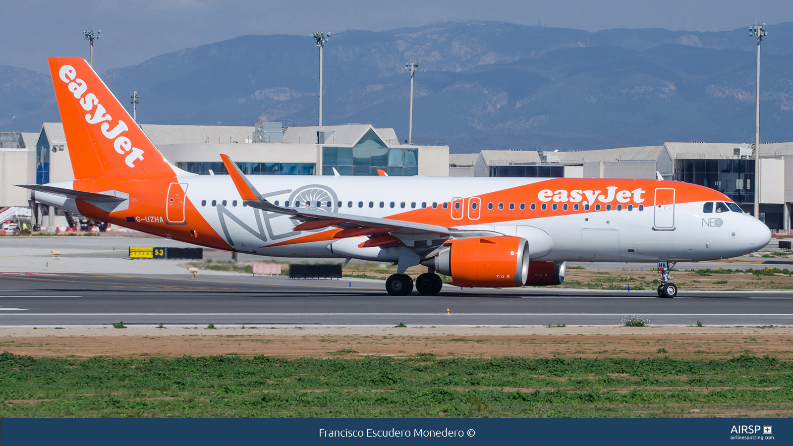 Easyjet  Airbus A320neo  G-UZHA