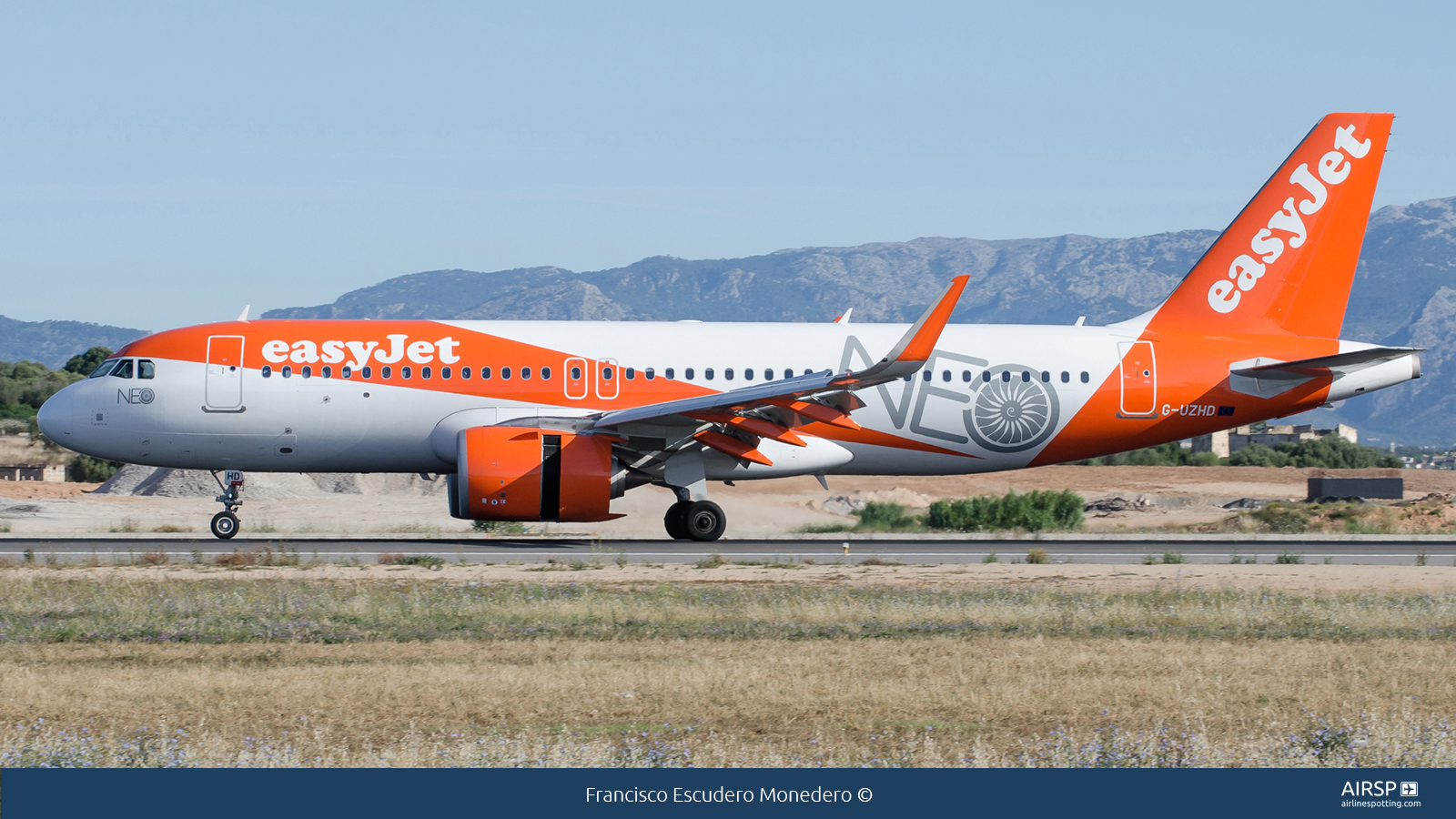 Easyjet  Airbus A320neo  G-UZHD