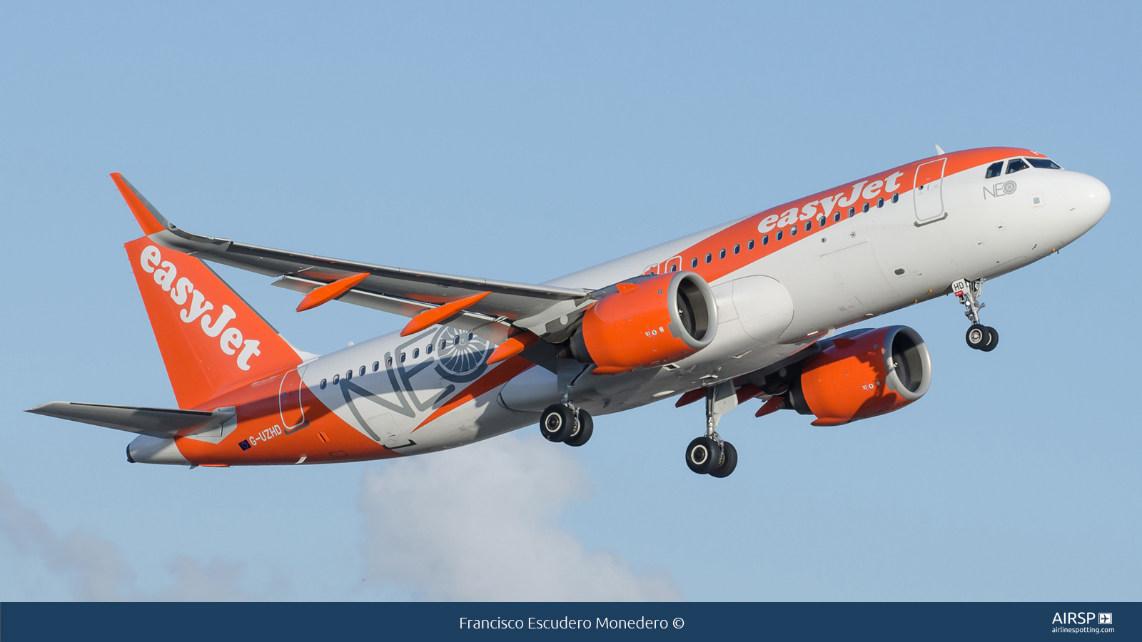 Easyjet  Airbus A320neo  G-UZHD