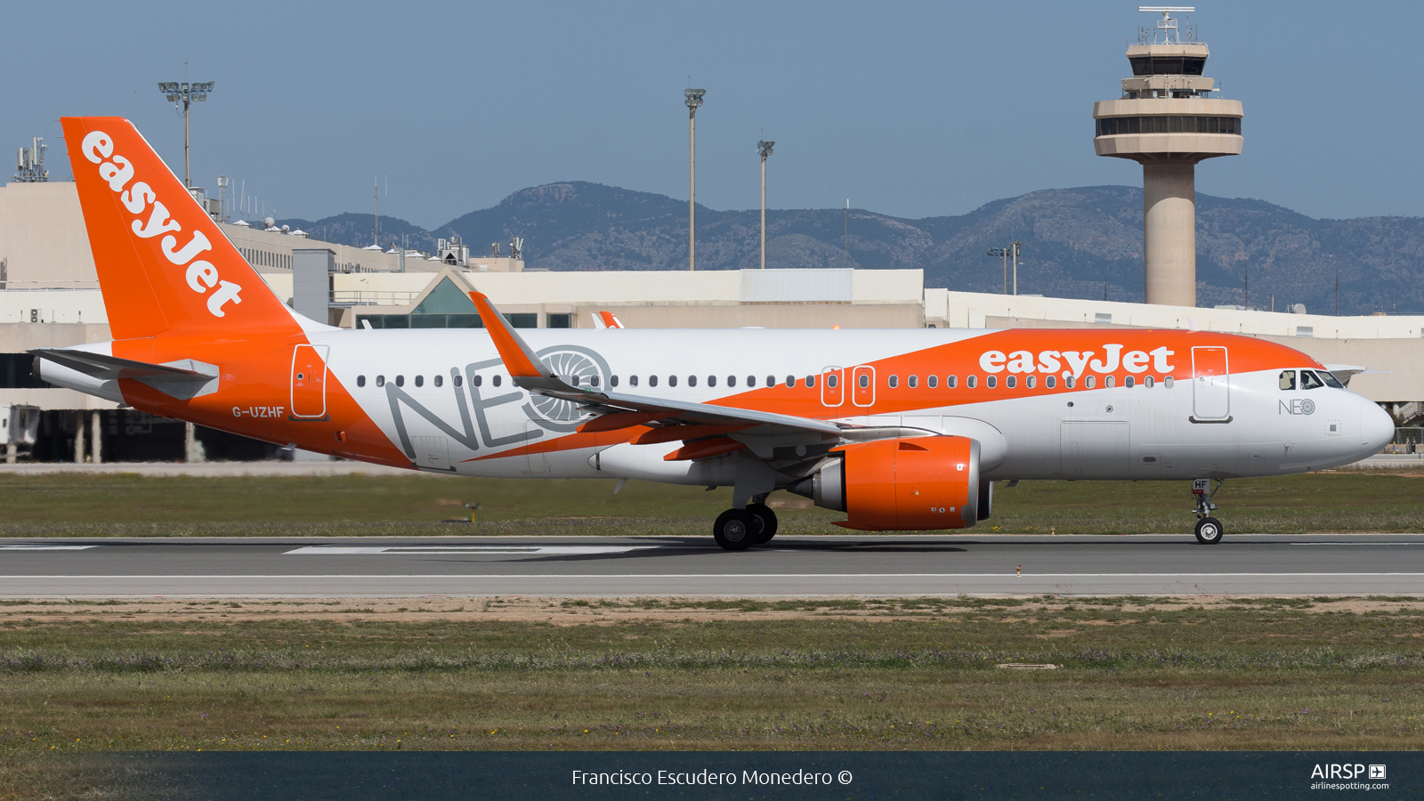 Easyjet  Airbus A320neo  G-UZHF