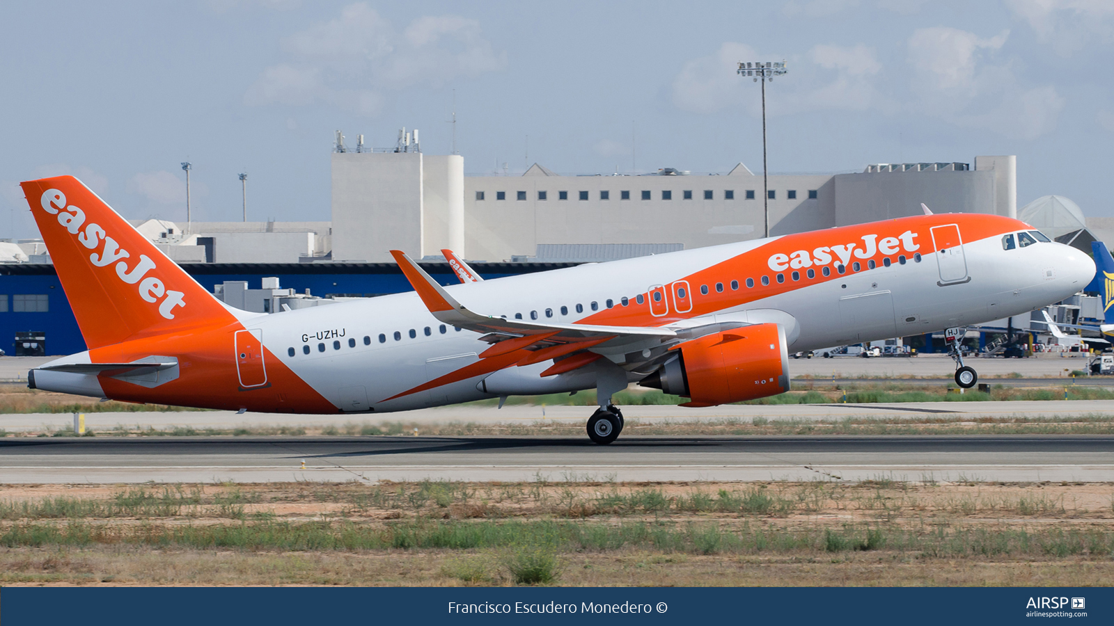 Easyjet  Airbus A320neo  G-UZHJ