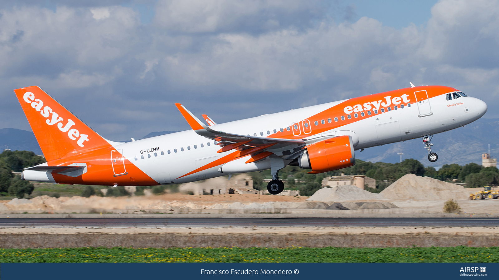 Easyjet  Airbus A320neo  G-UZHM