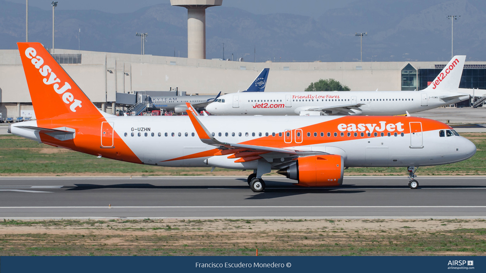 Easyjet  Airbus A320neo  G-UZHN