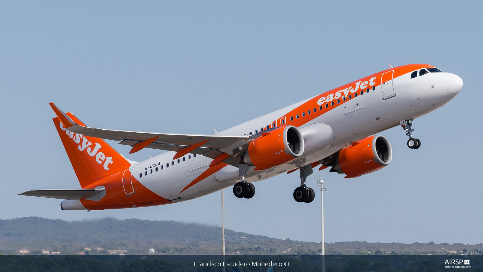 Easyjet  Airbus A320neo  G-UZLA