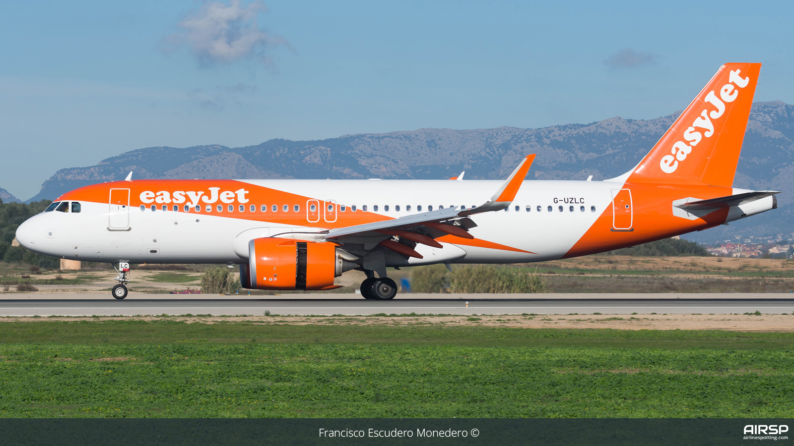 Easyjet  Airbus A320neo  G-UZLC