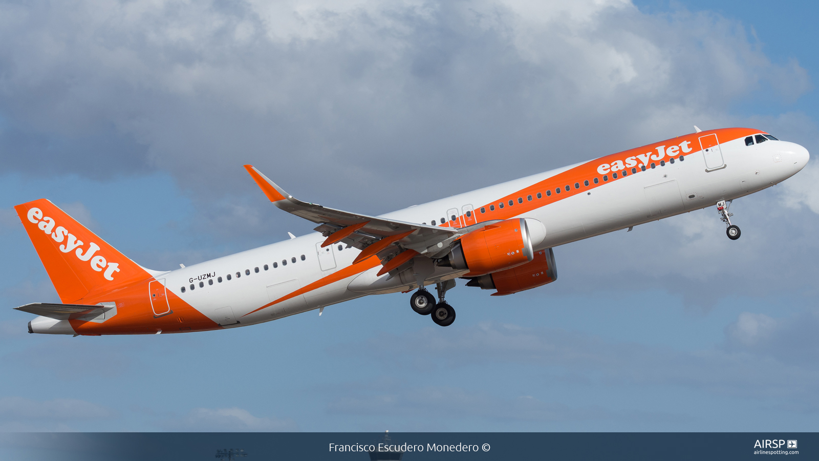 Easyjet  Airbus A321neo  G-UZMJ