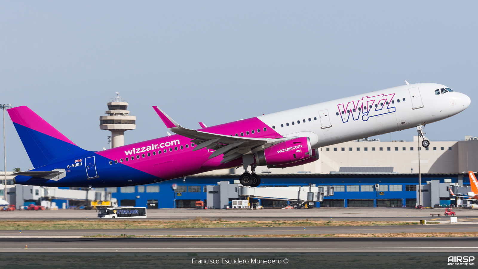 Wizz Air  Airbus A321  G-WUKH