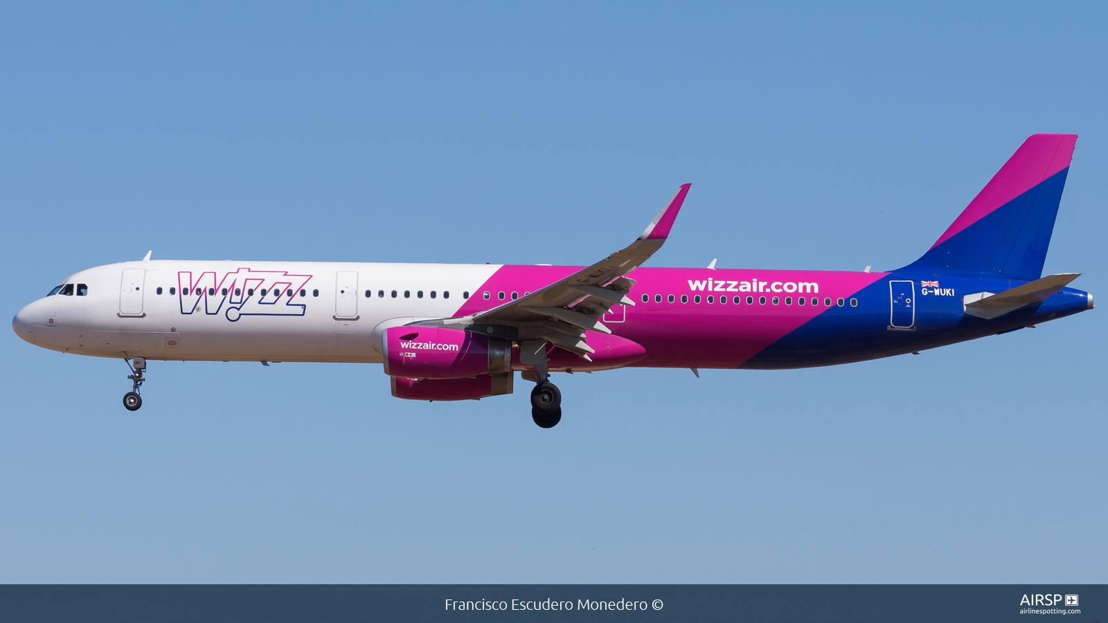 Wizz Air  Airbus A321  G-WUKI