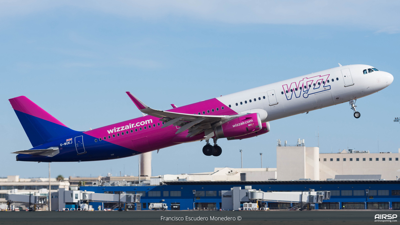 Wizz Air  Airbus A321  G-WUKJ