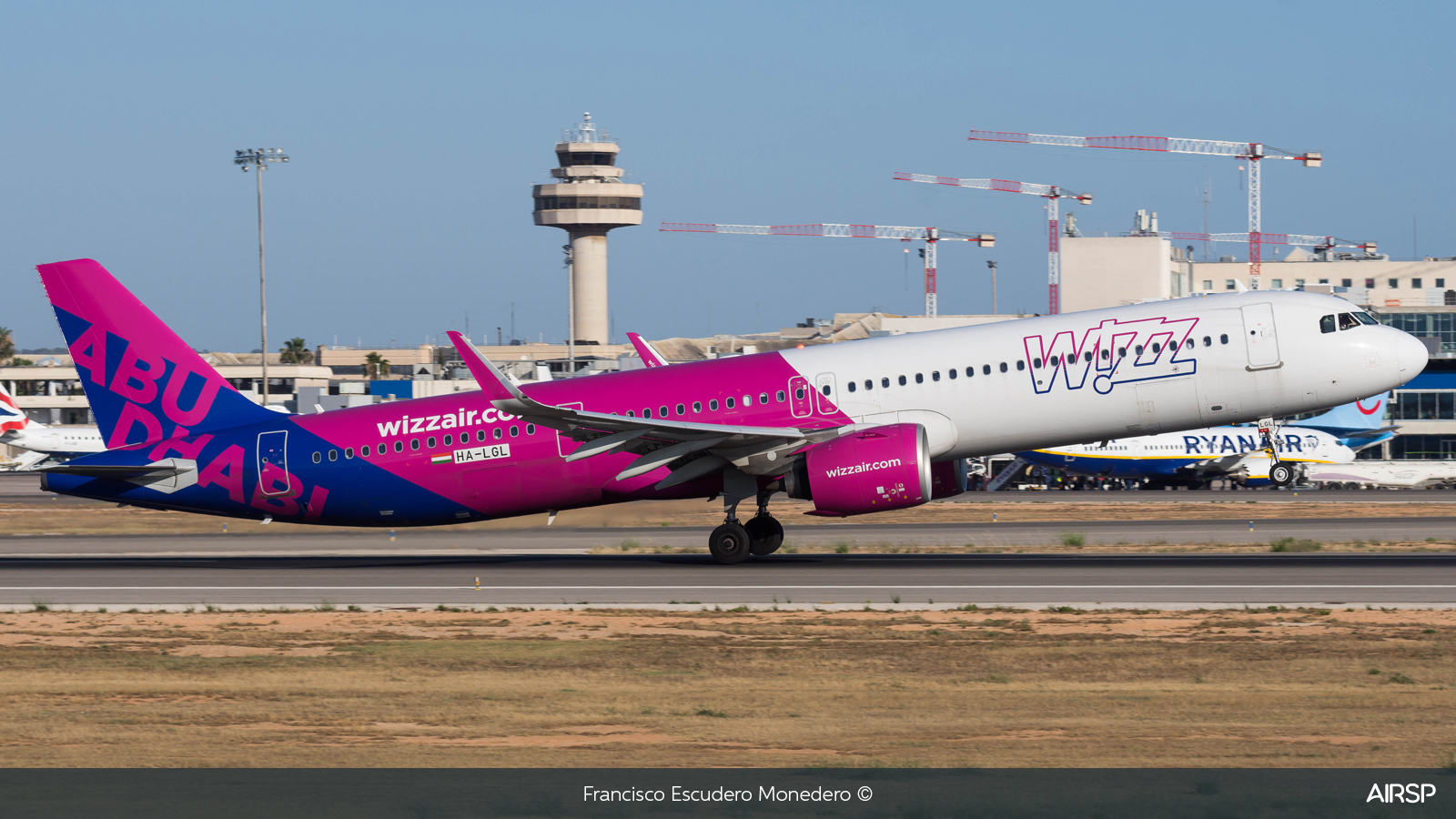 Wizz Air Abu Dhabi  Airbus A321neo  HA-LGL
