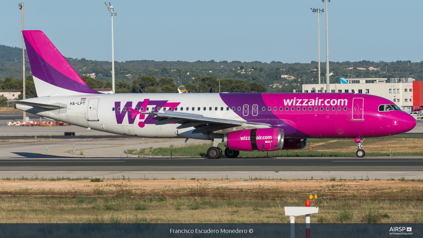Wizz Air  Airbus A320  HA-LPT