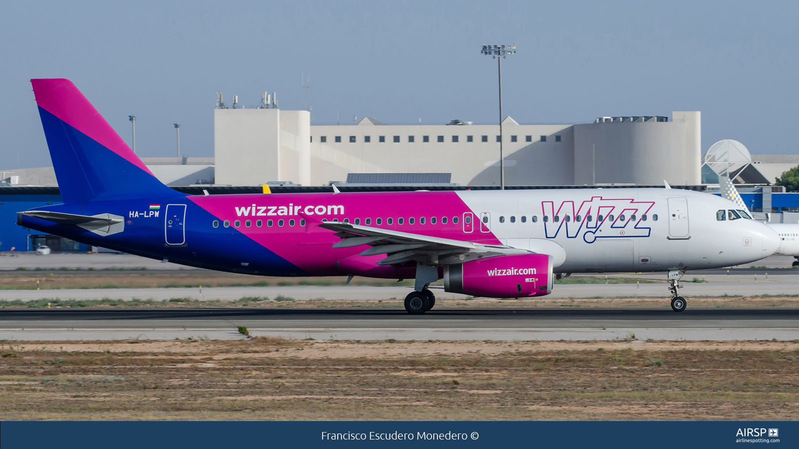 Wizz Air  Airbus A320  HA-LPW