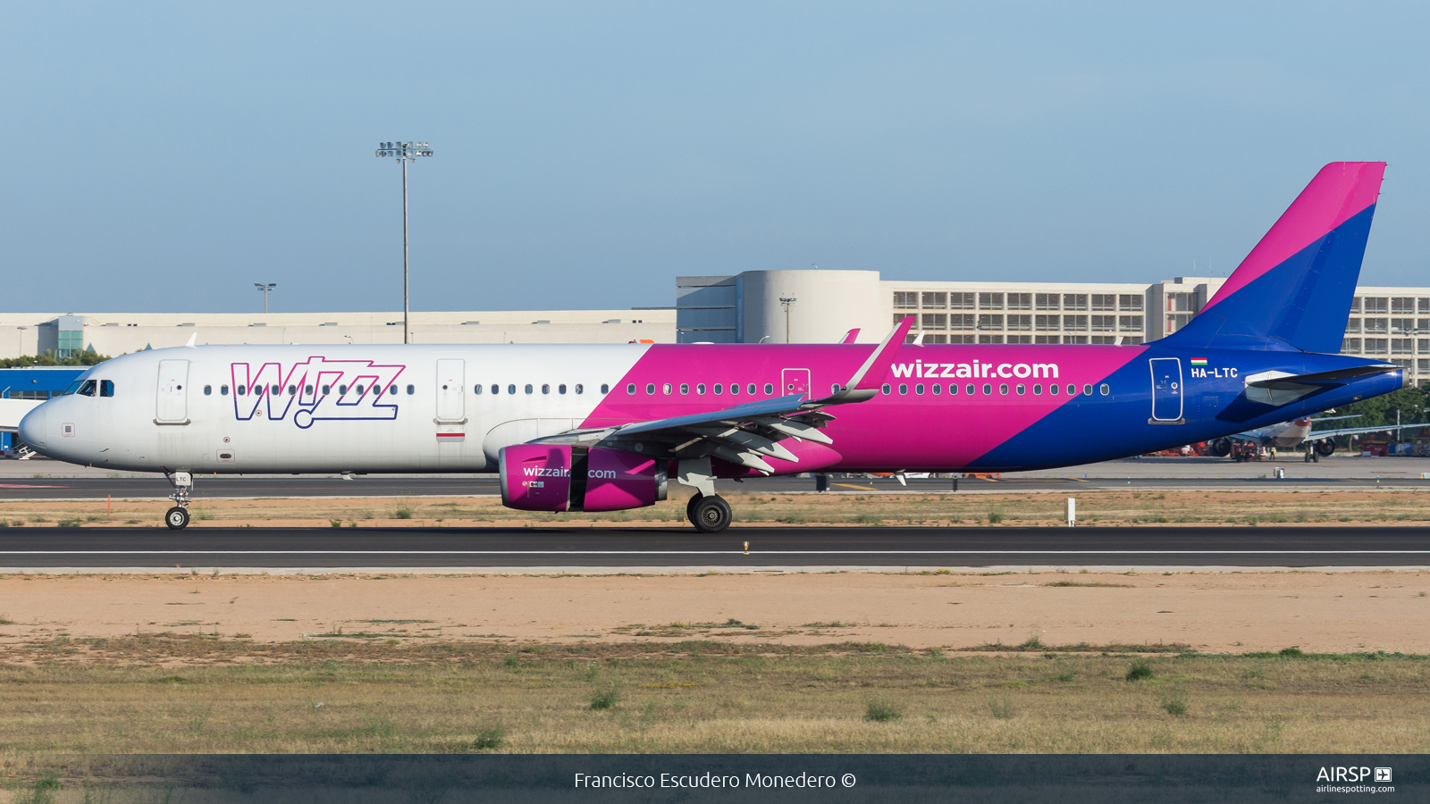 Wizz Air  Airbus A321  HA-LTC
