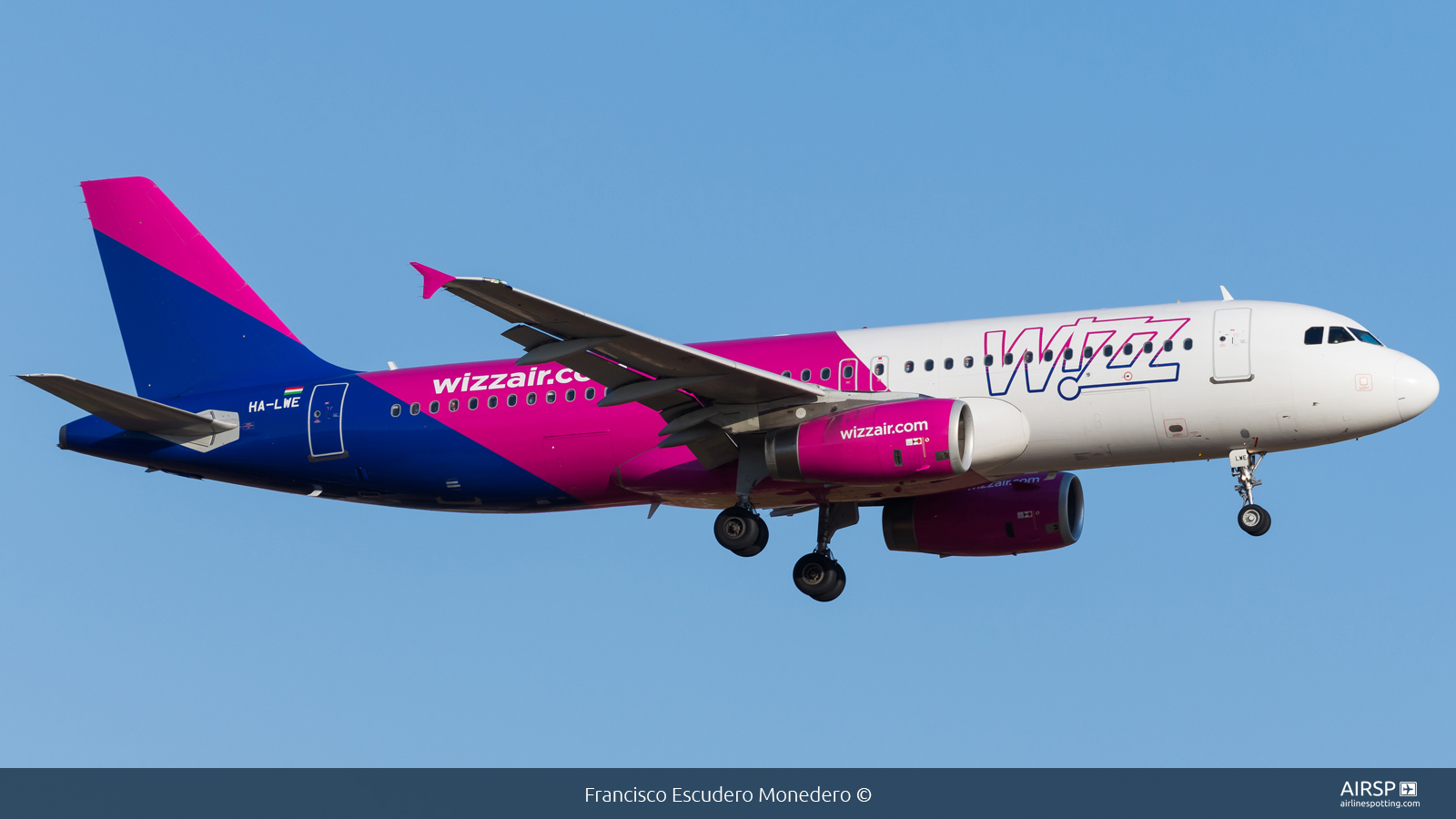 Wizz Air  Airbus A320  HA-LWE