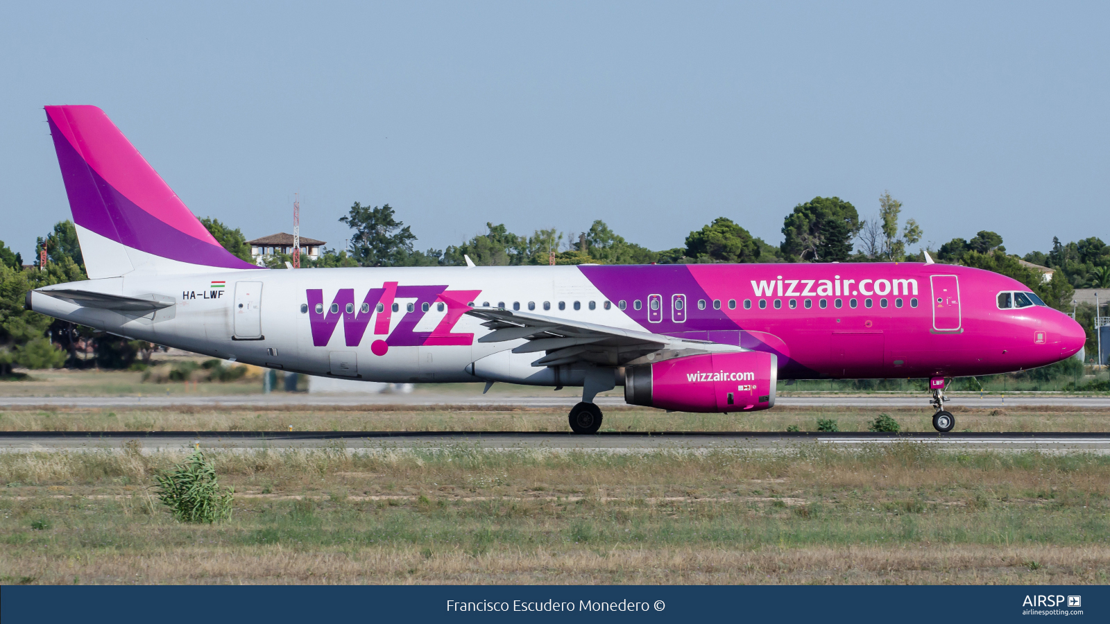 Wizz Air  Airbus A320  HA-LWF