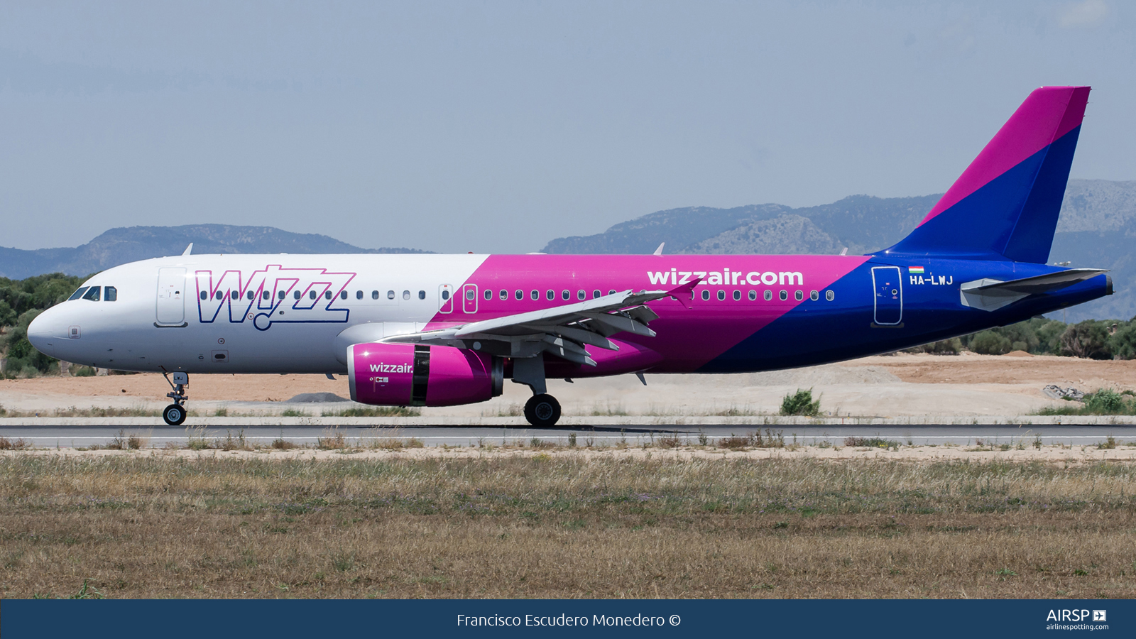 Wizz Air  Airbus A320  HA-LWJ