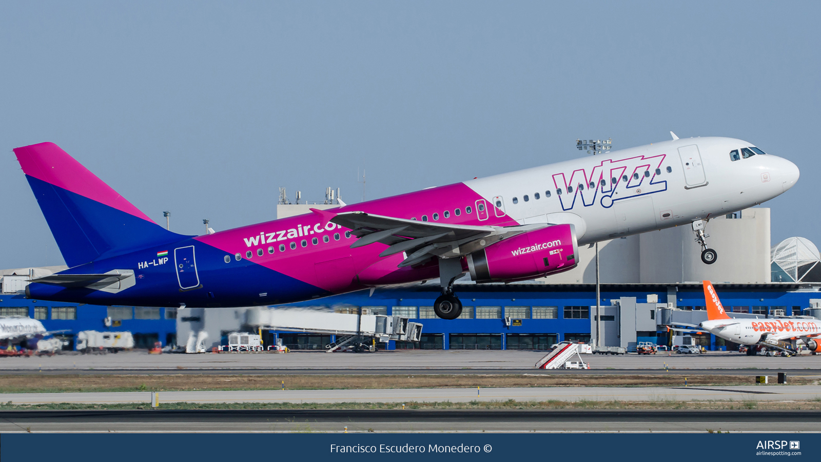 Wizz Air  Airbus A320  HA-LWP