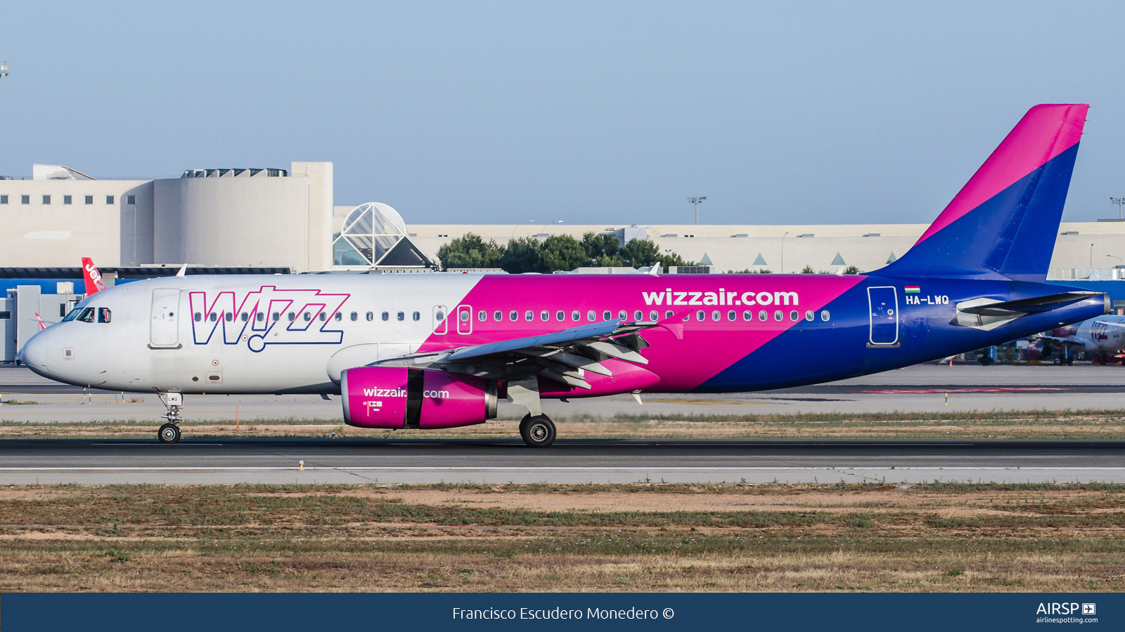 Wizz Air  Airbus A320  HA-LWQ