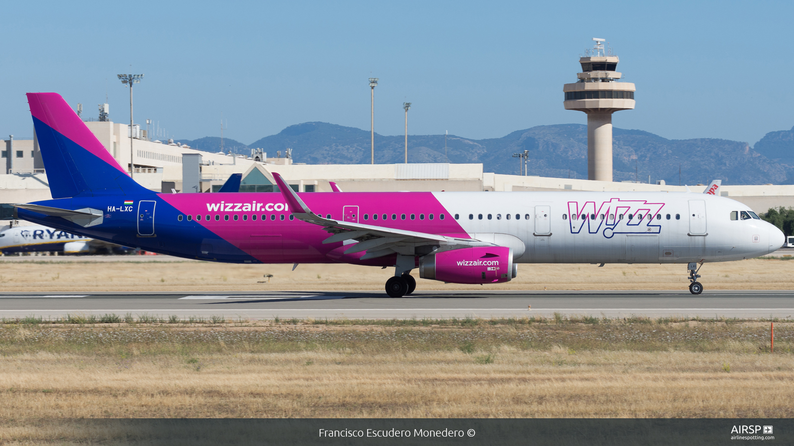 Wizz Air  Airbus A321  HA-LXC