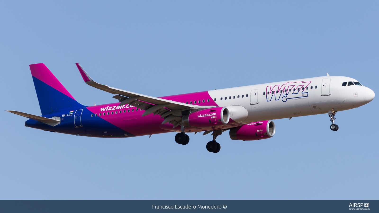 Wizz Air  Airbus A321  HA-LXD