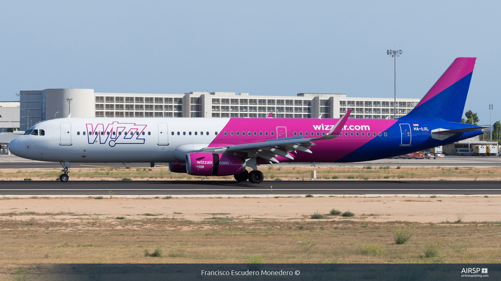 Wizz Air  Airbus A321  HA-LXL