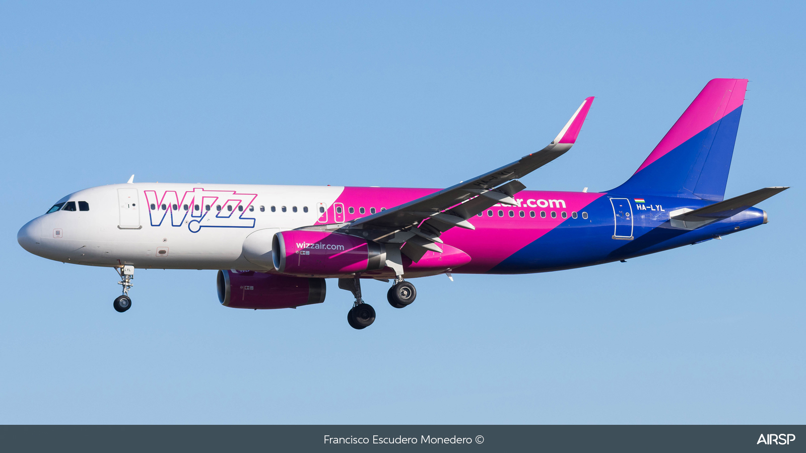 Wizz Air  Airbus A320  HA-LYL