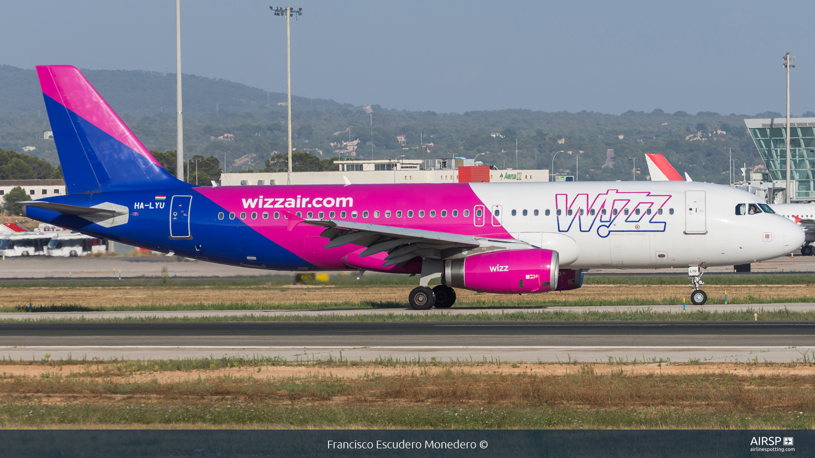 Wizz Air  Airbus A320  HA-LYU