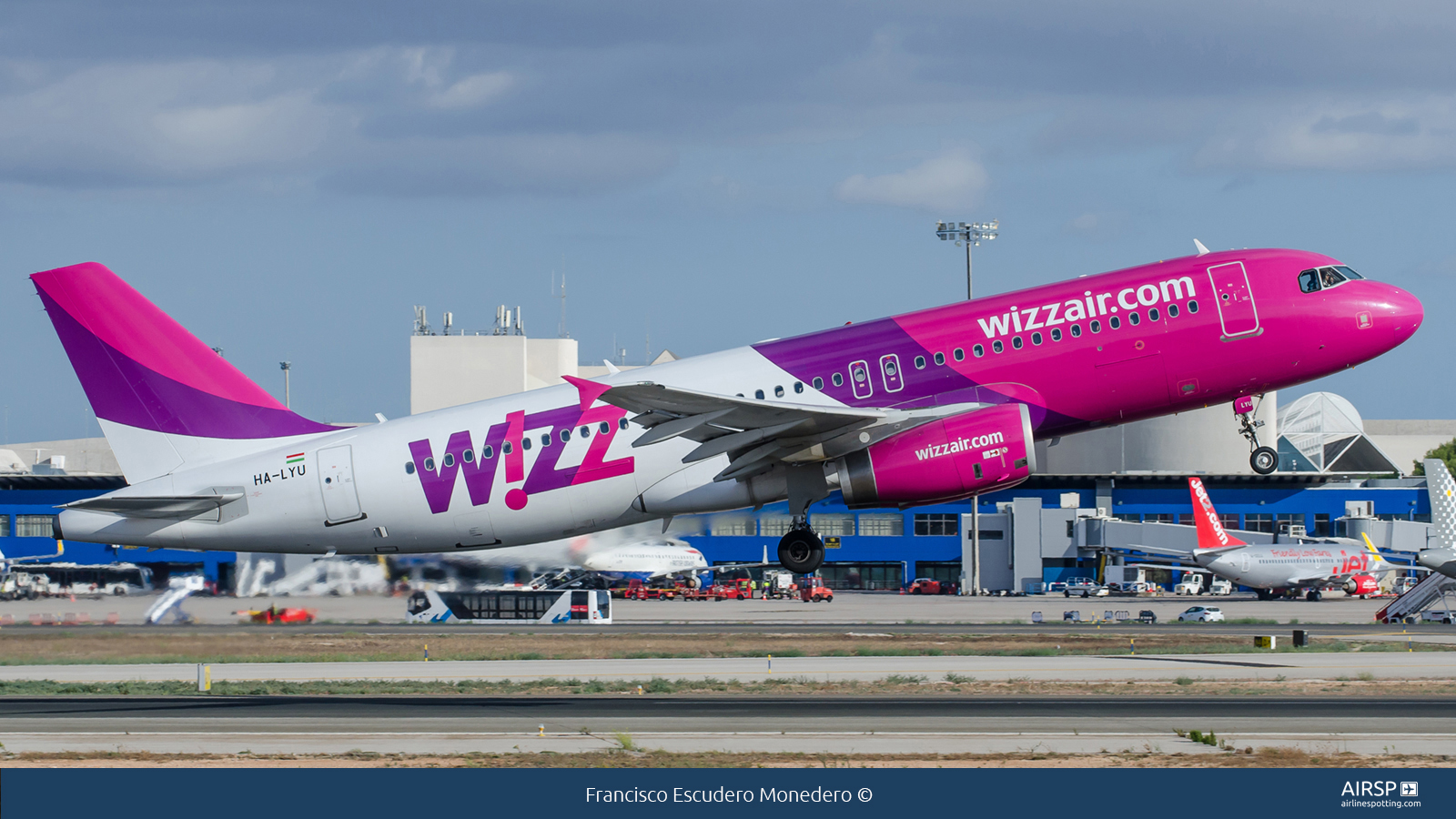 Wizz Air  Airbus A320  HA-LYU