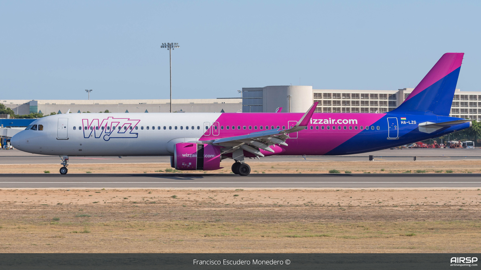 Wizz Air  Airbus A321neo  HA-LZG