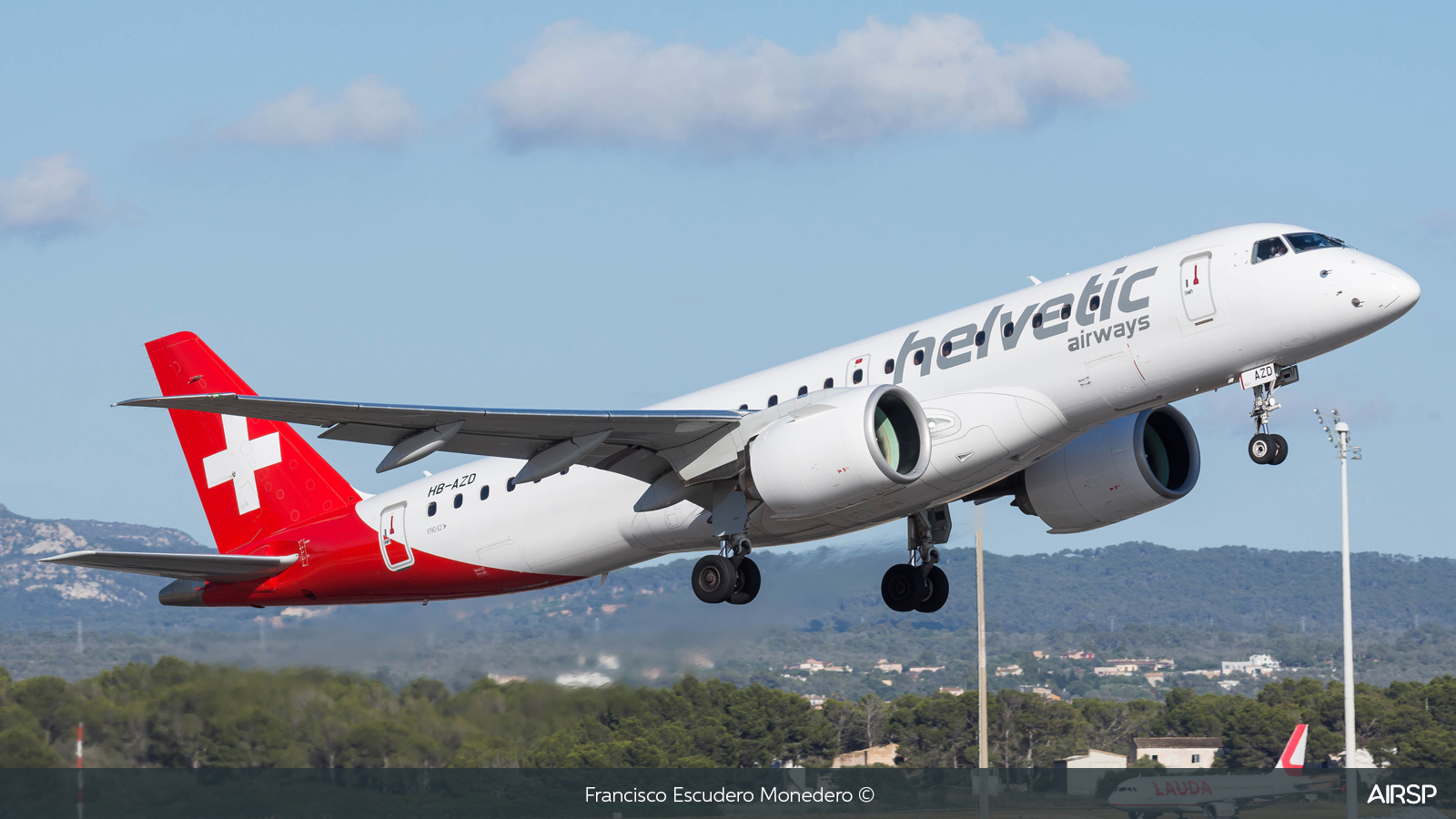 Helvetic Airways  Embraer E190-E2  HB-AZD