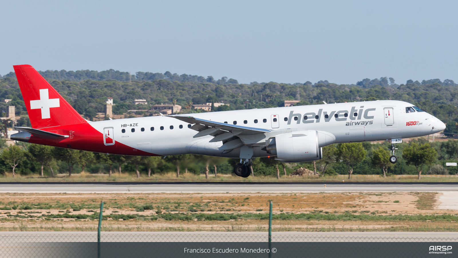Helvetic Airways  Embraer E190-E2  HB-AZE