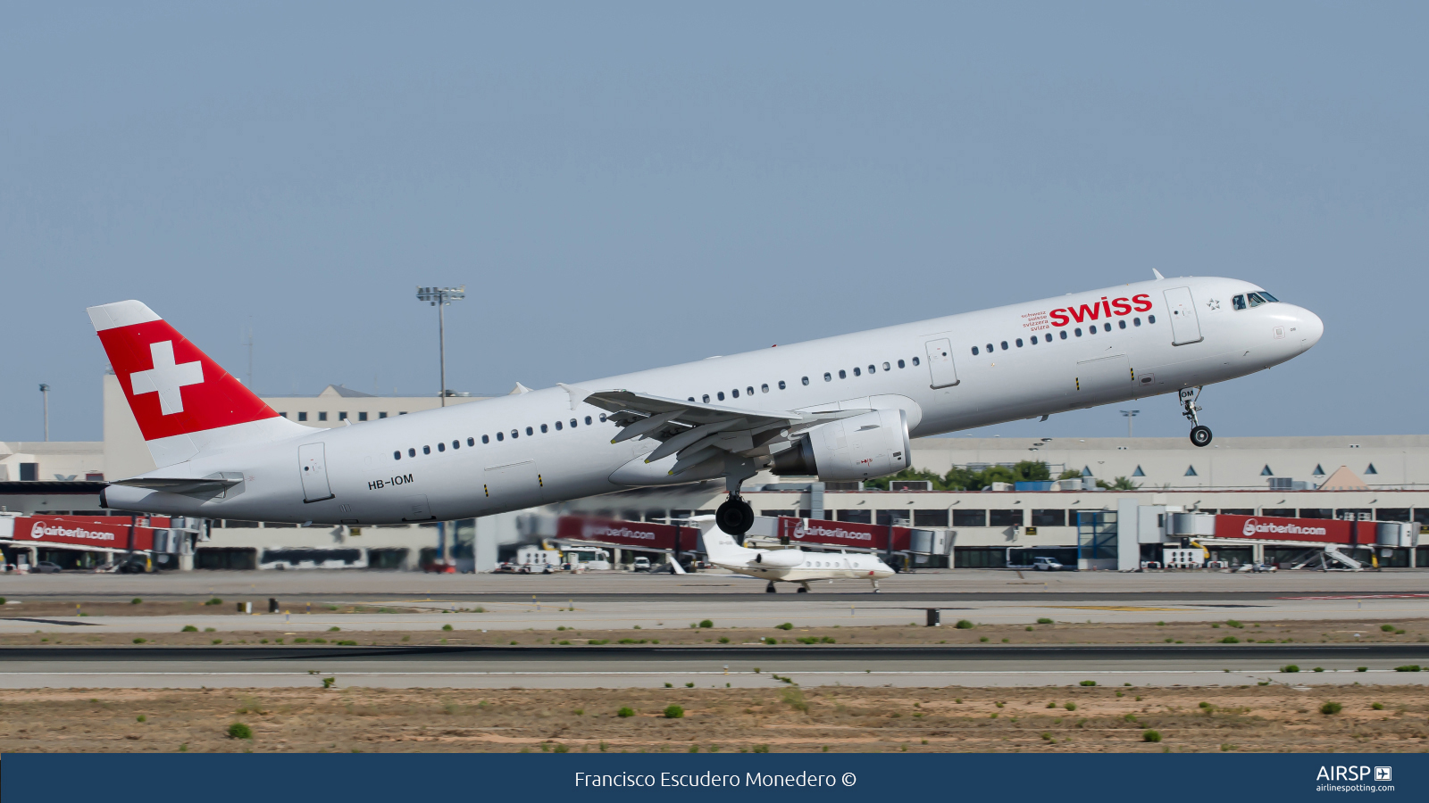 Swiss  Airbus A321  HB-IOM