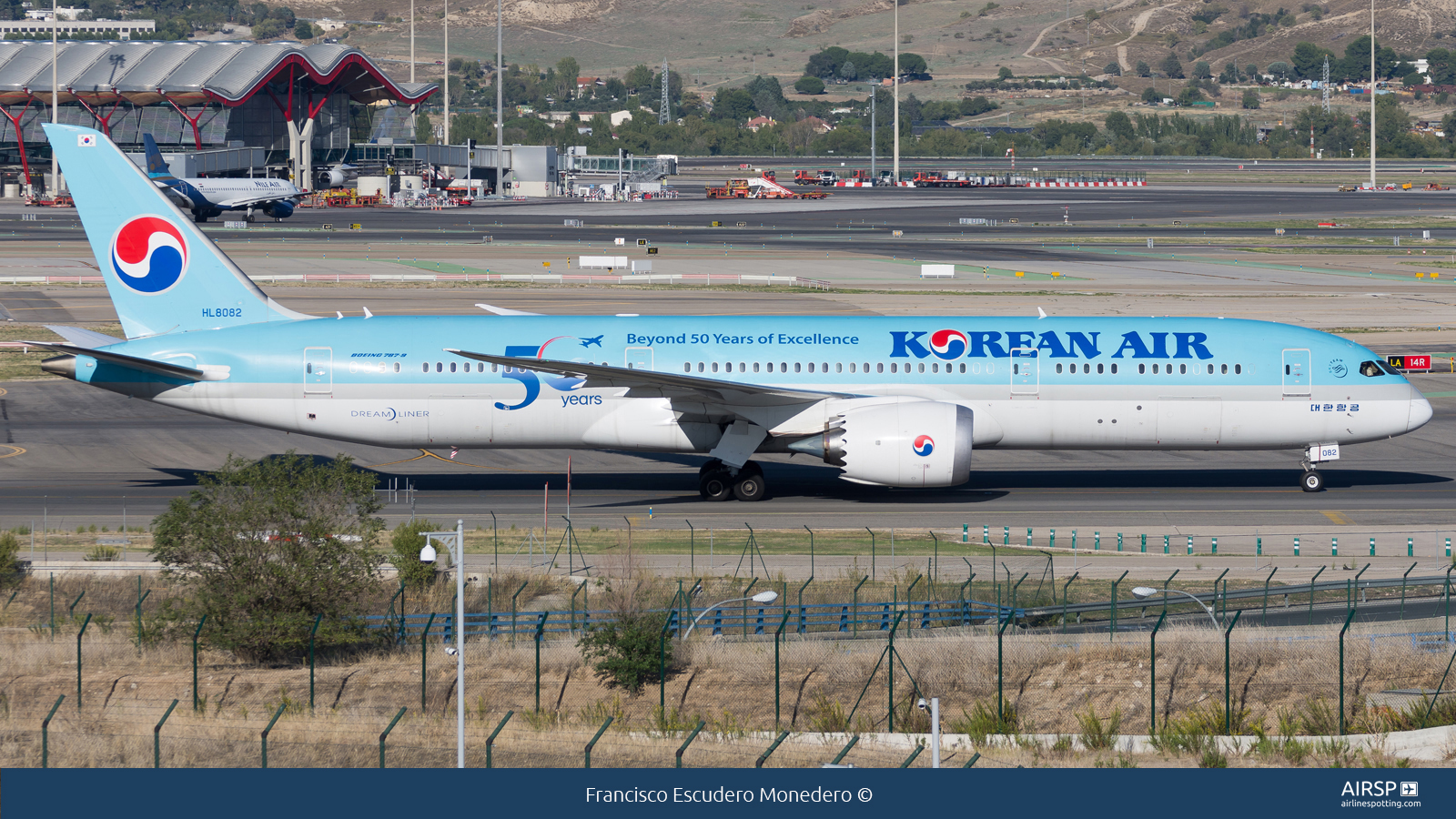 Korean Air  Boeing 787-9  HL8082